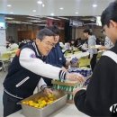 유길상 한기대 총장 “전복 삼계탕 먹고 중간고사 힘내요” 이미지