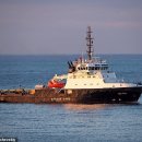 Ukraine 'destroys Russian Black Sea navy tug carrying weapons to 이미지