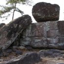 고인돌 보호각 이미지