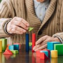 핸드폰으로 치매예방 이미지