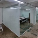 가로세로 | 성수동 사무실 유리 칸막이의 완성! '가로세로'의 도트 그라데이션 시트지 시공 후기