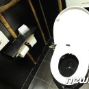 황금공중화장실 이미지