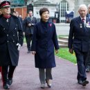 President Park Geun-hye's fashion style under scrutiny 이미지