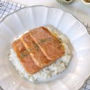 한 그릇으로 충분한 덮밥 요리 이미지