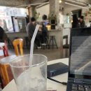 석촌역 1번출구(뒤) | [석촌역카페]송파카페 석촌역 1번출구힙스터 카페, Meek 내돈내산 분위기 좋고 무료 주차까지 가능