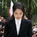 [속보]김건희, 수갑찬 채 호송차 타고 특검 사무실 이동 중﻿ 이미지