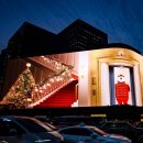 우체국 맞은편 | 명동 신세계 백화점 크리스마스 시간 미디어 파사드 스타벅스 관람 비추