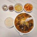 오늘도 감자탕에 만족한다 이미지