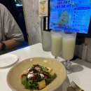한지붕A 앞 | 서울 익선동 맛집ㅣ데이트 코스 추천 퓨전 한식 '반기다' 시그니처 A세트 후기