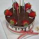 앨리케익 | 장위동 동물성생크림케이크 카페 온디앨리 딸기초코 홀케이크 예약