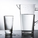 물을 하루에 얼마나 마셔야 하는 지 이미지