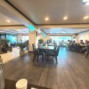 한정식 소나무 앞 이미지