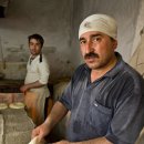 우즈베키스탄 전통빵 ‘리뾰쉬까’는 어떻게 만들어질까? 이미지