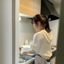 한국 남자와 결혼한 일본 아내의 설거지모습 이미지