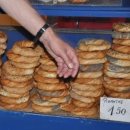 8.동유럽 자동차여행-폴란드 길거리음식_전통빵_Obwarzanki (베이글 모양 빵) 이미지