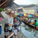 기찻길느린풍경 | 강 위의 시장과 기찻길 위의 시장. 장갑 좀 벗어.