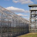 미국 재판부와 교도소의 실태 이미지