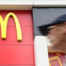 맥도날드 앞 보도 이미지