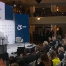 암살이 의심되는 러시아 야당 리더, 나발니 부인 근황 이미지