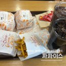 마포-서교-마포-3509 | 홍대 파파이스 처음 가봤는데… 치킨패티 미쳤다🔥 외국인 많은 이유 있었던 홍대점 후기