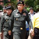 태국 신임 육군사령관 "군대가 선도적 역할을 담당할 것" (방콕포스트 2010-9-3) 이미지