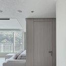 용산모아엘가에듀파크 작은도서관 | 용산지구 모아엘가 에듀파크 30평대 리모델링 │ 단아한 톤과 독일 명품 ‘라이히트’가 만든 프리미엄...