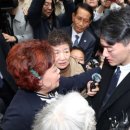 연아청과 | "배고프면 언제든 와"...전우원, 무릎꿇은 사죄에 5·18 유가족 함께 오열했다