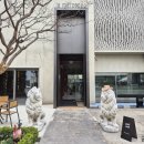 강남카페 "비밀번호 누르고 들어온 줄.." 도심 한복판에 숨겨진 유럽 대저택 느낌의 강남 대형 카페 맷카페! 🏰☕ 이미지