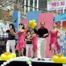 2009년 제5회 흥룡마을 가마놀이 벚꽃축제 가양2동 댄스스포츠 중급반 시범공연 1 이미지