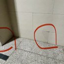 1층 출입구 벽면 타일 보수 요청 이미지