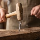 재미있는 이야기 고사성어 | ​[리더십 고사성어] 추경정용(椎輕釘聳) : 망치가 가벼우면 못이 솟는다