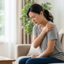 통대문신경외과의원 | 어깨 안쪽 욱신, 팔 많이 쓰는 직업이라면 놓치기 쉬운 통증 원인