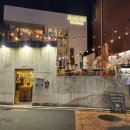 맘스터치 신촌점 | 신촌 맥주와 피자를 즐길 수 있는, 에일크루브루잉 신촌점