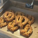 덕동마을회관 | 마산 카페 로라올던/내돈내산 프레즐 맛집 발견 / 마산 벚꽃맛집/ 결국 돌고돌아 덕동 벚꽃
