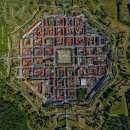 오늘 최고의 보도사진: 팔각형 도시와 폐쇄된 아크로폴리스 이미지