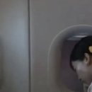 이코노미석에서 잠든 일본 나루히토 일왕의 조카 가코 공주 이미지