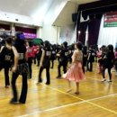 음악에 맞춰 라인댄스 이미지