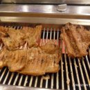 골목 돼지 이미지