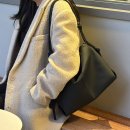 룩바디 짐 | 여자숄더백 보부상 출근가방 찾는다면? 모어모르 노디백 2주 실사용 후기