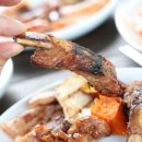 하늘과 소나무 이미지