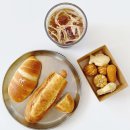 신사역 4번출구 앞 | 신사역 카페 추천 빽다방 빵연구소 메뉴 소시지바게트 든든한 베이커리 빵 가격 후기