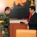 8군단장 감사패전달 이미지