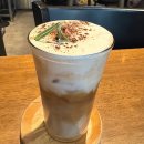 폭신 | 보정동카페거리 젠젠 : 벚꽃 아래 즐기는 폭신한 수플레 팬케이크와 커피 후기🥞