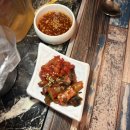 사랑채 | 술집 추천! 딸기막걸리 비주얼 미친 수육김치전 맛집 이태원사랑채 후기 이태원 친목 데이트 전 맛집