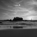 추암해수욕장에서 흑백으로 촬영한사진입니다 ^^ 이미지