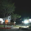 강변의 수채화 이미지