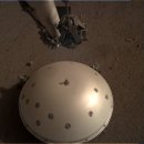 InSight 착륙선은 화성에서 최초로 '지진'을 감지합니다. 이미지