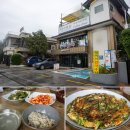 경기도 수원시 팔달구 세지로331번길 | 수원 가볼만한곳 행리단길 비오는날 데이트 코스 수원핫플 파란대문 장미 실시간