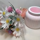 손끝에서 피어나는 페이퍼 플라워 이미지