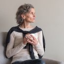 60살 넘어 귀티가 나는 사람은 ‘비싼 옷’말고 ‘이렇게’ 입습니다 이미지